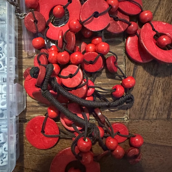 Assorted beads for crafts and jew making - Picture 3 of 6